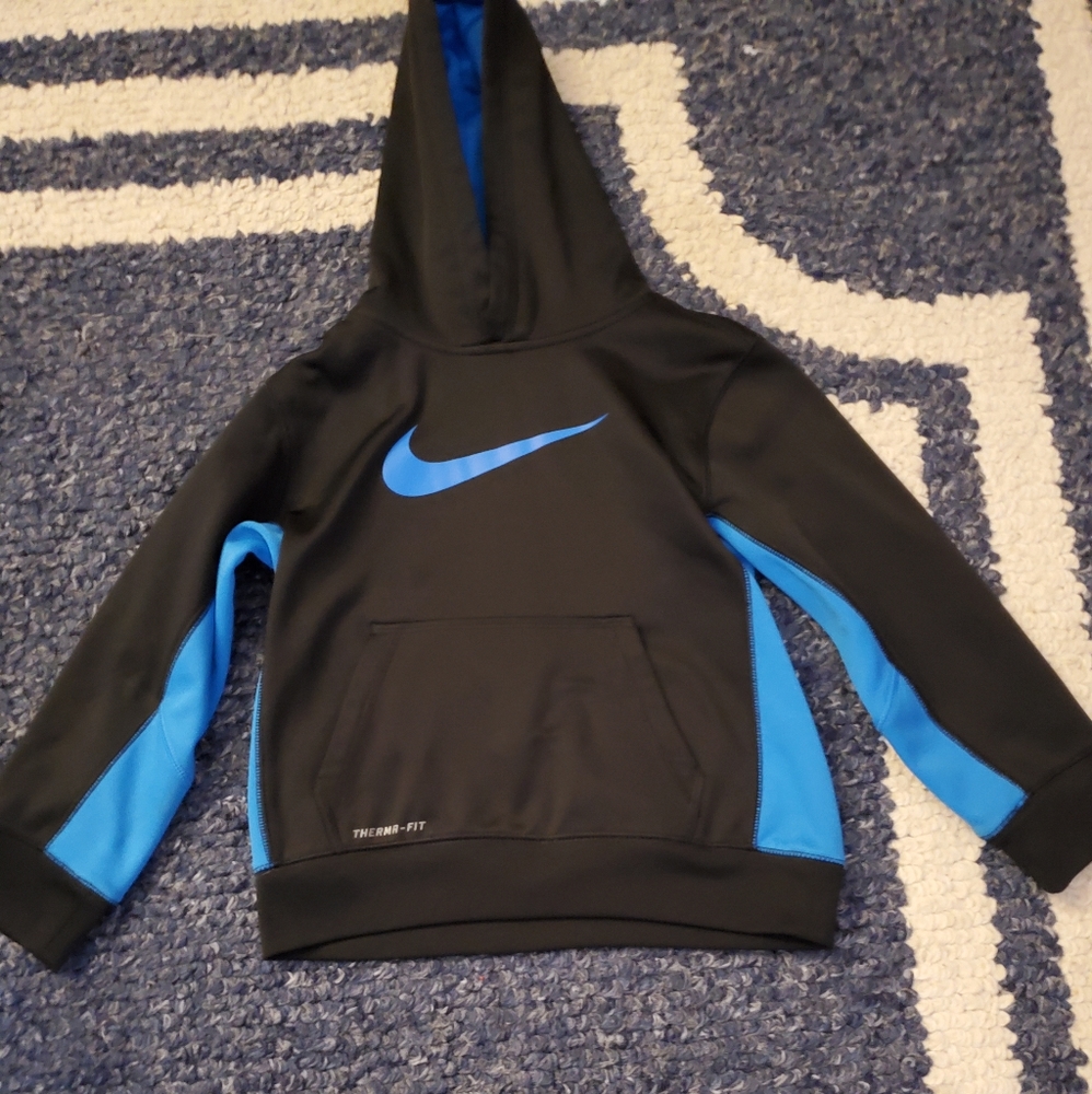 Nike size 6 black with blue therma-fit hoodie
